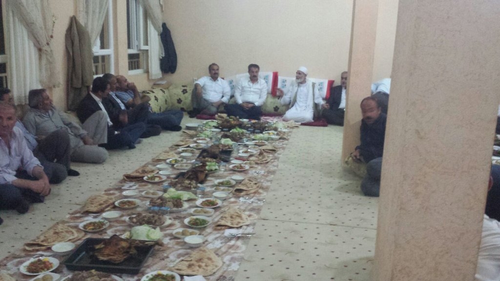 bbb212e9da7e435's tweet photo. Şırnak Ak parti millet vekili adayı Tatar köy köy mezra mezra gezip vatadaşın surunlarını dinliyor Aksu köyünde https://t.co/94C8CwF9RM