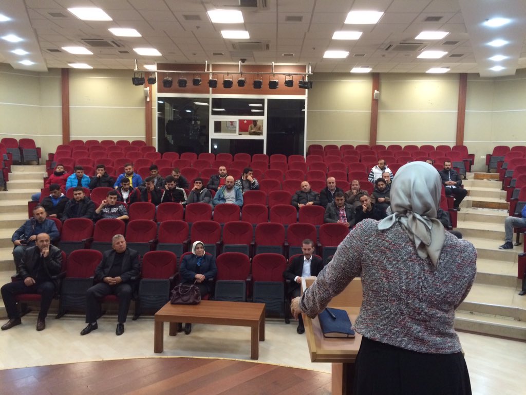 serapyahsiyasar's tweet image. #Şuanda Güngörende İlçe başkanımız @ercsever ile #BirlikteTürkiyeyiz Gençlik buluşmalarındayız @AK3bolgeSKM @Akparti