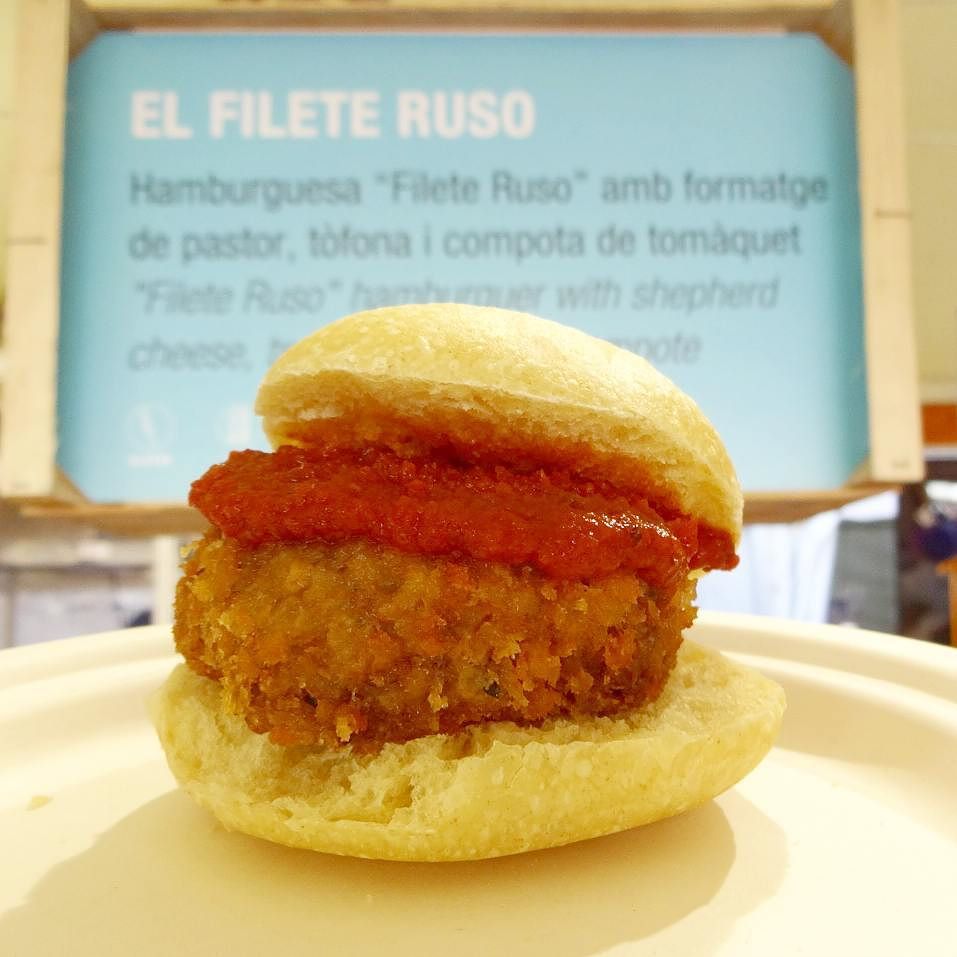 gemaesantiago's tweet photo. Hamburguesa "@Elfileteruso". Hamburguesa con Queso de pastor, Trufa y compota de tomate. 
… https://t.co/CpIPFZ2y9R https://t.co/vxmAi6837l