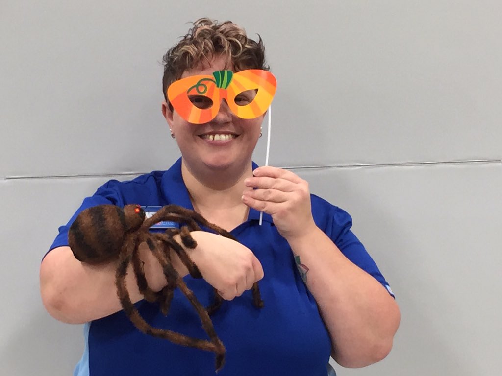 georgegski's tweet photo. Patty having some Halloween event fun #Howloween #petsmart #store0591 https://t.co/c9OqG7rB4K