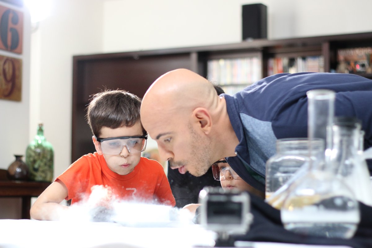 Experimentores's tweet photo. #Experimentores, ¡No hay edad para ser un #experimentor! ¿Se sorprendieron con este experimento? https://t.co/PDu1CnUMt8