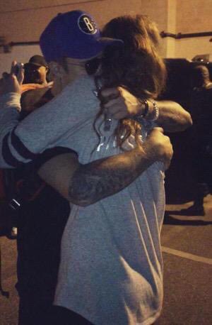 DREWTOKIO's tweet photo. I love how Justin shows so much love to his beliebers . 

#EMABiggestFansJustinBieber https://t.co/8FluTnNFw0