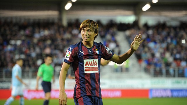 FCBarcelona_es's tweet photo. [ENTREVISTA] Takashi Inui, jugador del Eibar: "Me encanta ver vídeos de Iniesta y Messi" https://t.co/5fC50BvAsK https://t.co/SpOwXsZ2zV