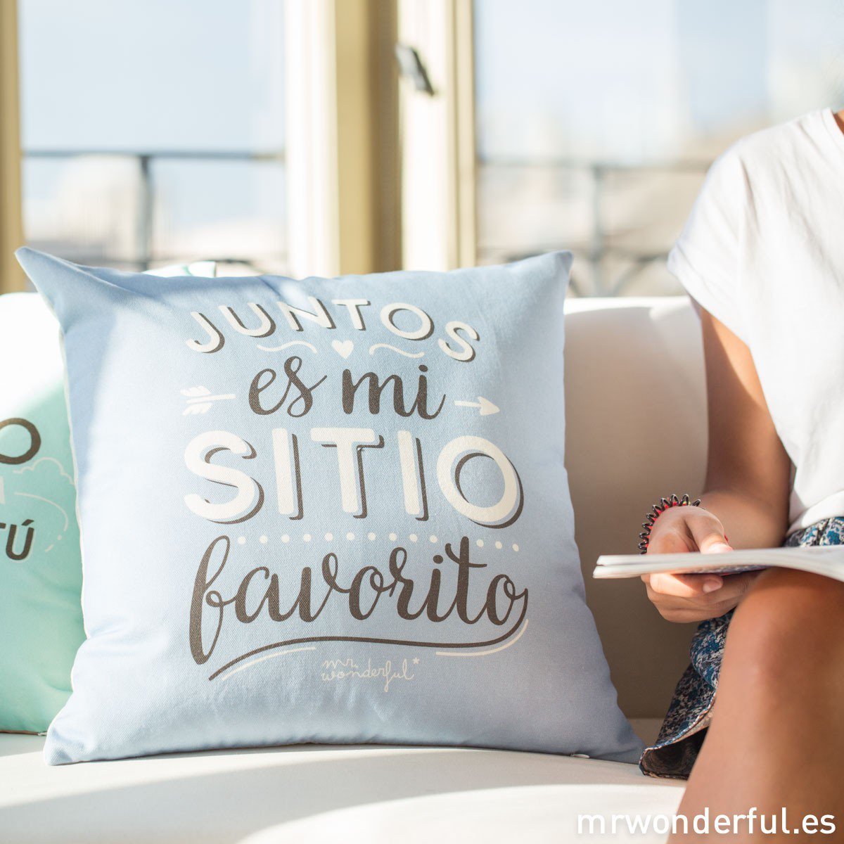 mrwonderful_'s tweet photo. ¿Alguien ha visto un cojín más achuchable que este? #mrwonderfulshop https://t.co/26FeEMKA48 https://t.co/yzixCW8Whp