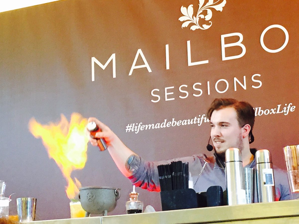 SKCwitter's tweet photo. @Mailboxlife @ICHOOSEMag @GasStSocial @alunauk @TomCullen #fire #smoke #cocktails #mailboxsessions #newmailbox https://t.co/CfLqtrzKYo