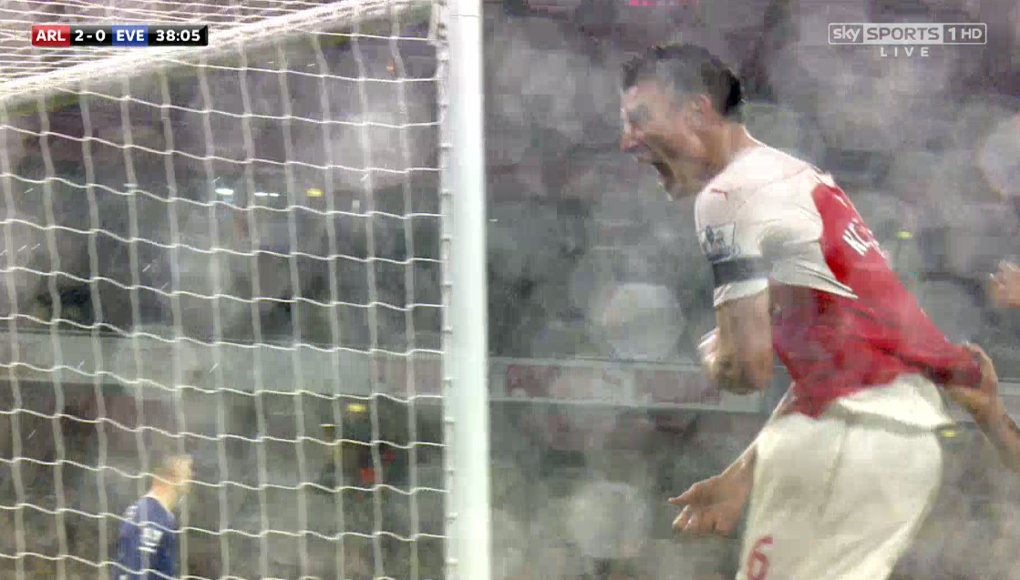 SkySportsPL's tweet image. GOAL! Arsenal 2 - 0 Everton (Koscielny). Two in two minutes! Sky Sports 1. #SNF 

skysports.tv/nxUJh3