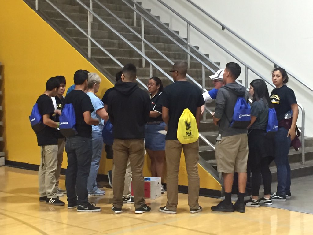 calstatelaecst's tweet photo. #ECSTopenHouse #CalStateLA spot the amazing Thelma Federico https://t.co/OIIvyD11zZ