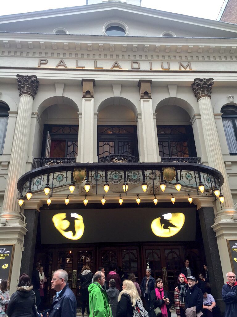 lozphie's tweet photo. @CatsMusical is even more magical than I remember! The energy & talent in the cast is beyond belief! #roundofapaws 😻 https://t.co/pRboaGsgjc