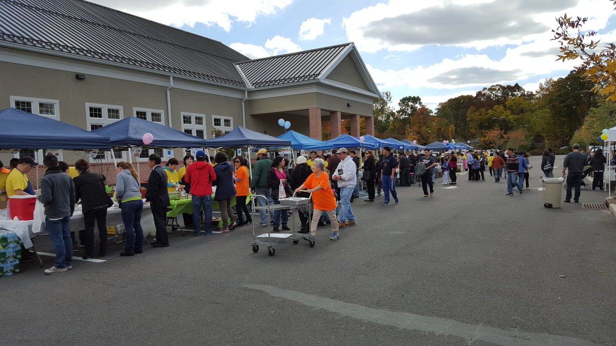 Insidethe's tweet photo. Great turn out &amp; Great day ahead #koreanfood. Grab some and sit down for the 2pm performance. #cherryhillkoreanfood https://t.co/izJ2GOeH0H