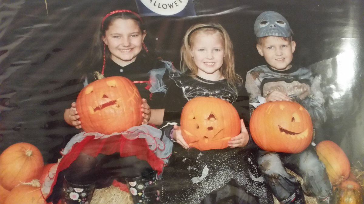 cupofteaice's tweet photo. Kids loved every minute of the halloween festivities at Hendrewennol Fruit Farm today x https://t.co/CeIBqlV2eZ