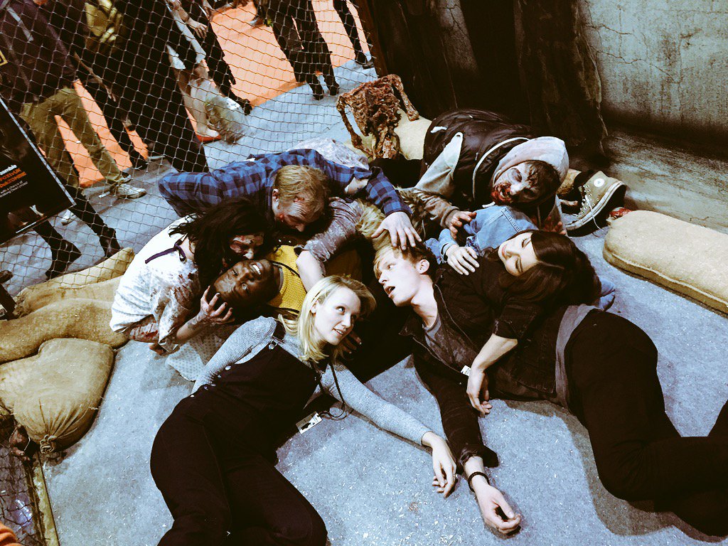 gemma_chan's tweet photo. Synths vs Zombies @MCMComicCon #Humans #TWD https://t.co/wbdZBo4kwV