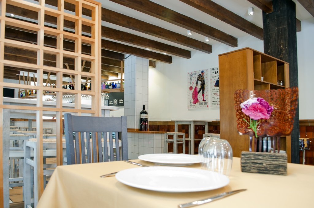 FormasdHabitar's tweet photo. RESTAURANTE QUINTO TORO https://t.co/6Foy1xcLPG https://t.co/b3ONbjdupu
