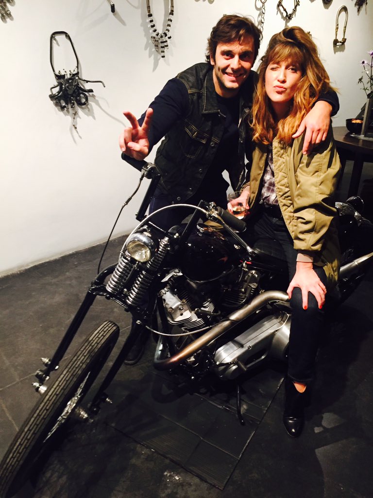 Daphne_Burki01's tweet photo. Ca y est @MrPicklesMotors est sur la route! Custom de moto avec @PioMarmai #friend #happy #vrouuuum https://t.co/UmvkPReSNw