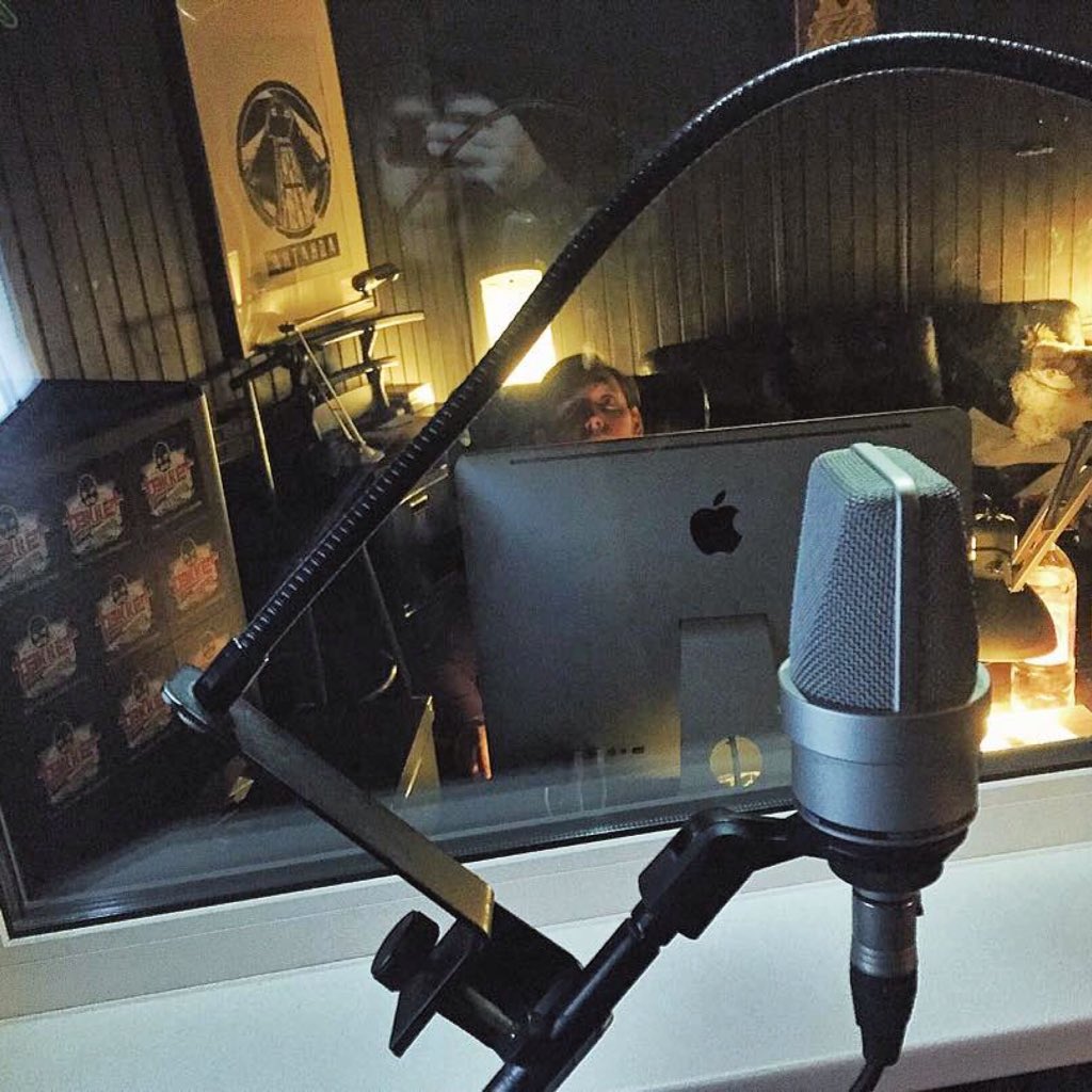 antanda_records's tweet photo. Запись песни в самом разгаре! #спб #антанда #питер #студиязвукозаписи https://t.co/ZJ61H5uzvr