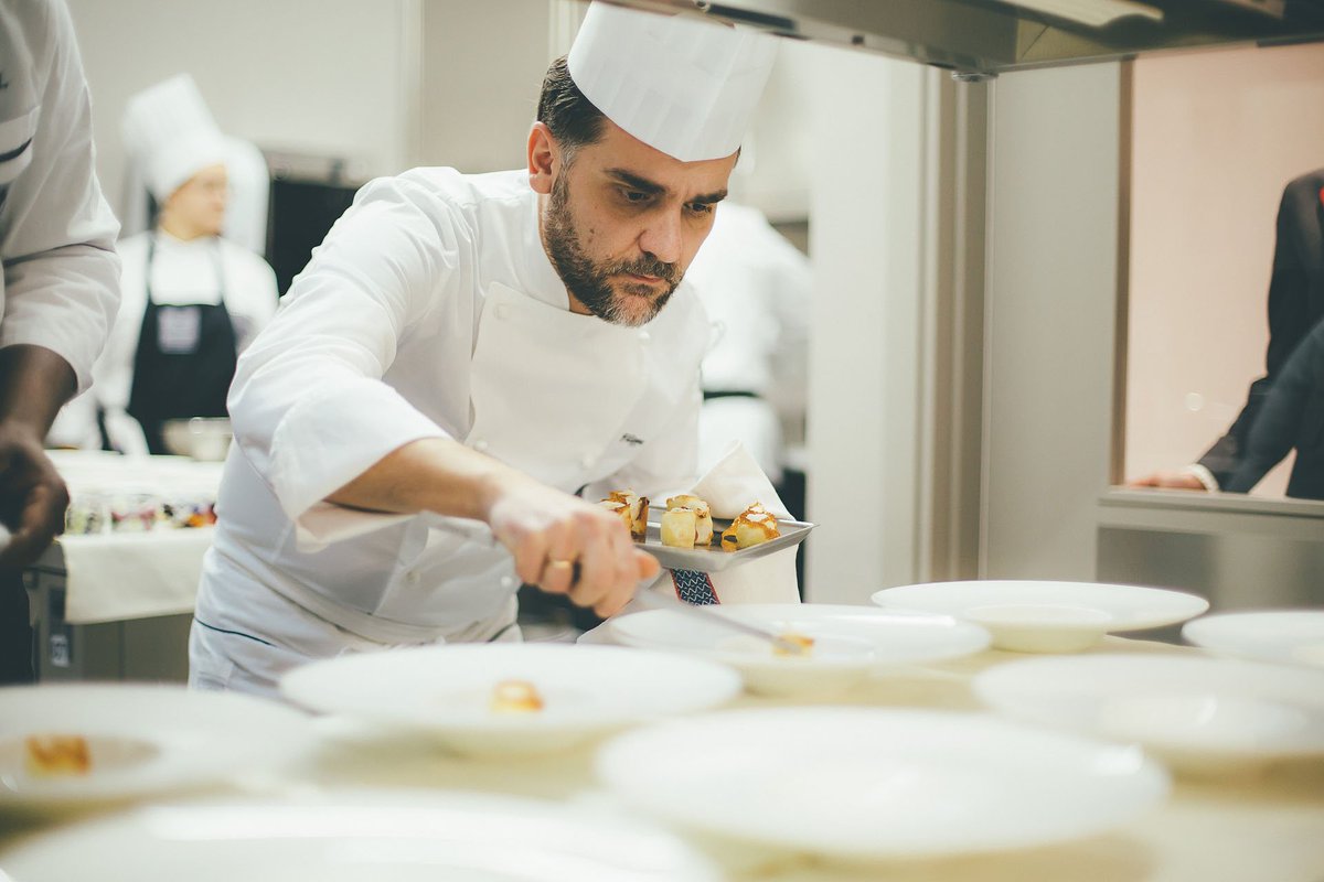 photoshowitalia's tweet photo. Show Cooking al Palco Food alle ore 19.45 dello Chef Filippo Sinisgalli #WeAreImage #Photoshow2015 https://t.co/2G1mpAQQul