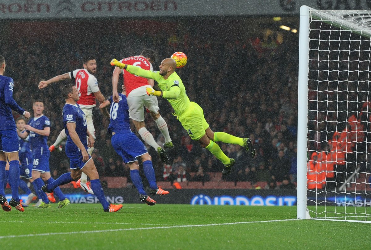Arsenal's tweet photo. .@Arsenal are back out on the pitch for the second half. Here are pictures of the goals #AFCvEFC https://t.co/7iC1B0NNGT