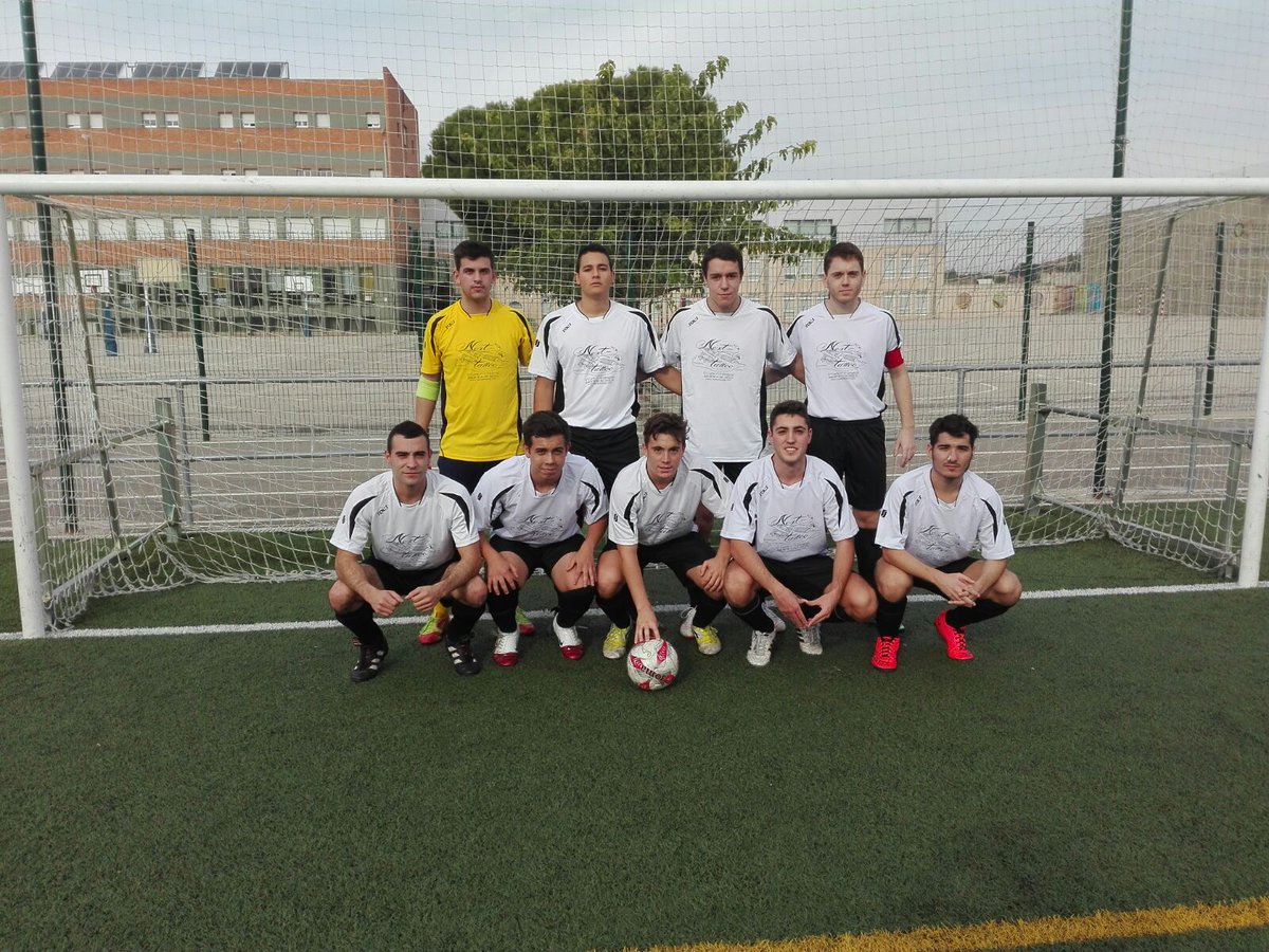 NextTattooNotti's tweet photo. Luciendo las equipaciones de nuestro patrocinador @NextTattooZgz gracias. https://t.co/gGnQeA4zCG