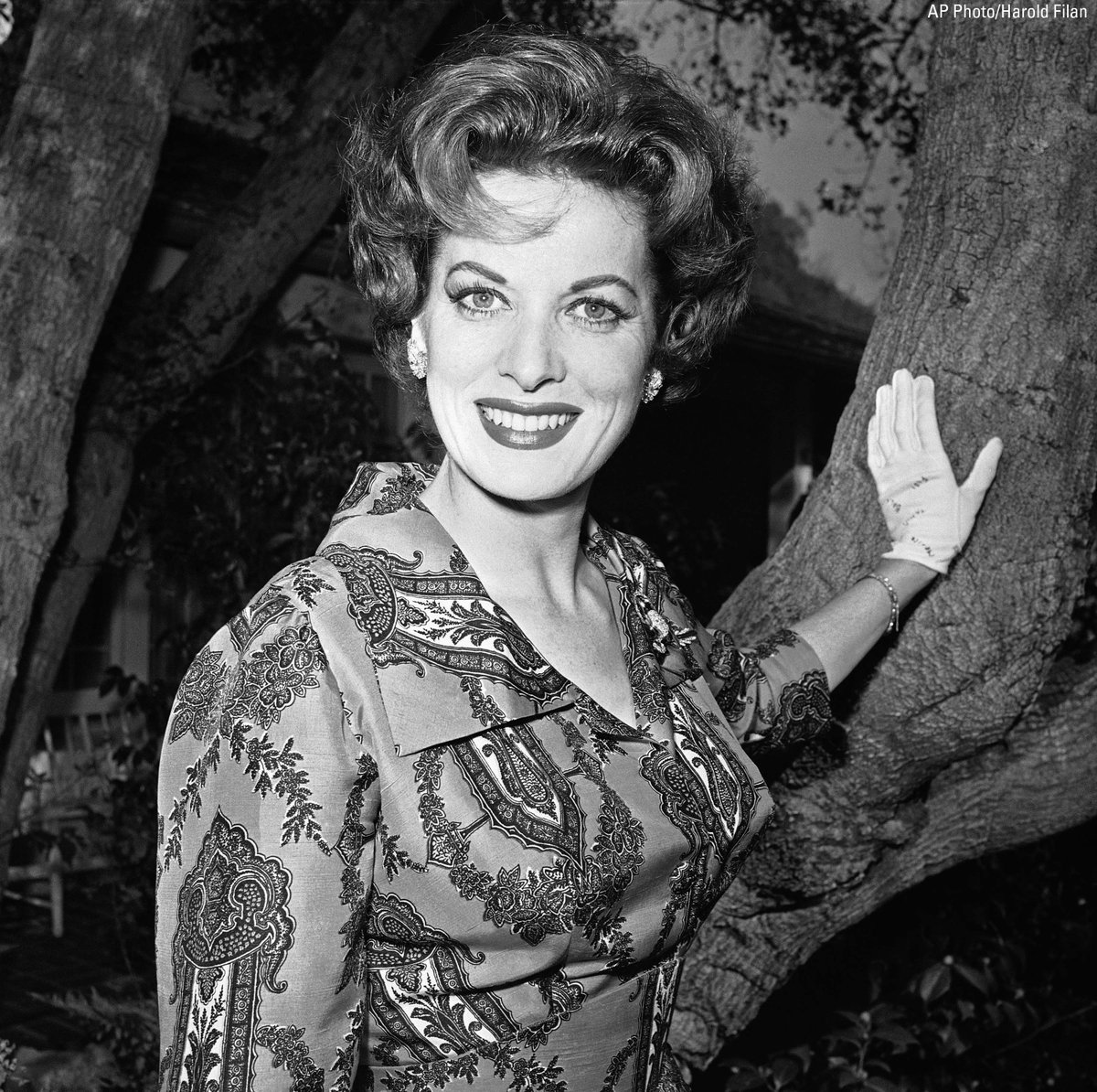 FoxNews's tweet image. Maureen O'Hara, star of "How Green Was My Valley" &amp;amp; "Miracle on 34th Street," has died at 95 fxn.ws/1MZzpNe