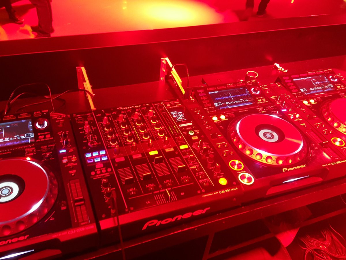 BramBo's tweet photo. Vanavond @ZiggoDomeLive. Na het concert nog verder feesten? Club Ziggo #djBramBo #sir15 #SIR https://t.co/zsRUoXbHop