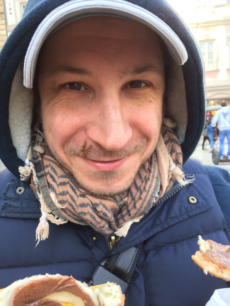Playdead2010's tweet photo. Das Lieblingsessen von @insidePhil in Prag: Trdlo mit Nutella https://t.co/RIWyhsaRka