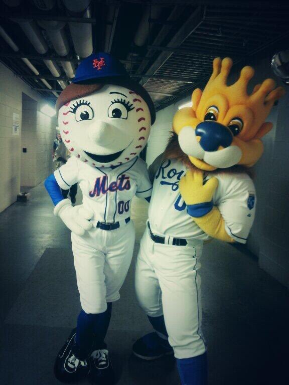 cdotharrison's tweet photo. Royals already up 1-0 over the Mets. #MrStealYourGirl https://t.co/8yn3tOJpFM