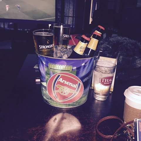newhavengooners's tweet photo. Your #BestPLBarContest winner @christysirishpb with complementary #buskets for management. #NHG5Years https://t.co/CtRdSxVfhf