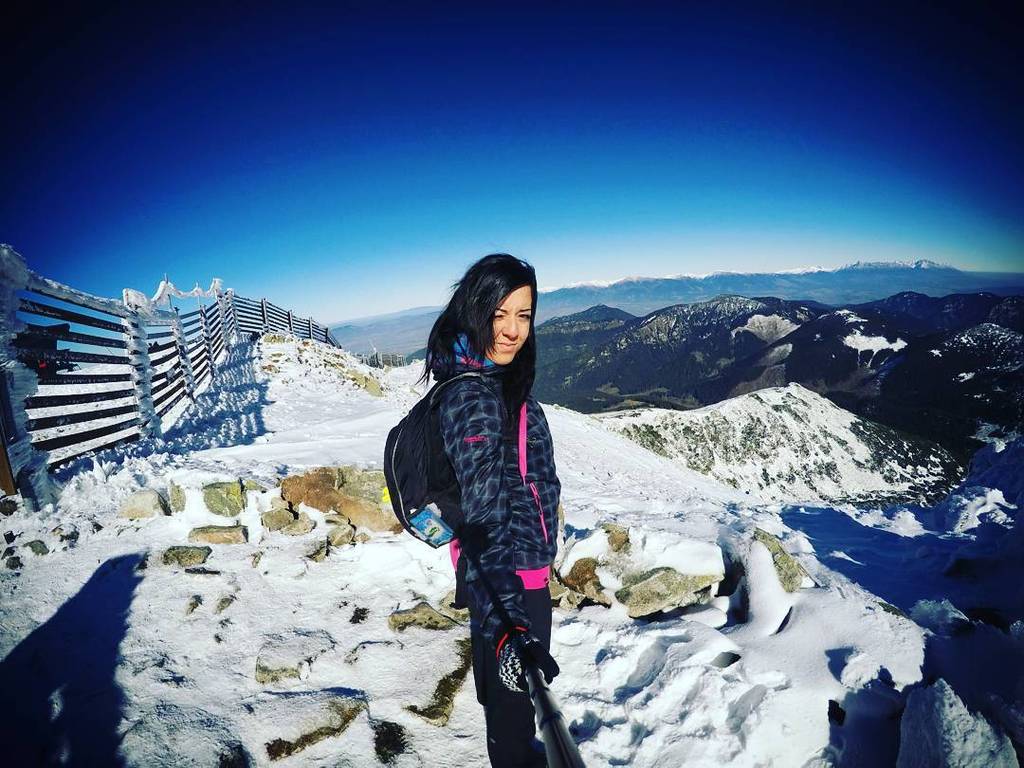DEEP_N_STEEP's tweet photo. #amazingphoto #amazingfeel #mountains #peak #hike #hiking #like4follow #like4like #woman #… https://t.co/130OS0FkFX https://t.co/iIZX2mY9MG