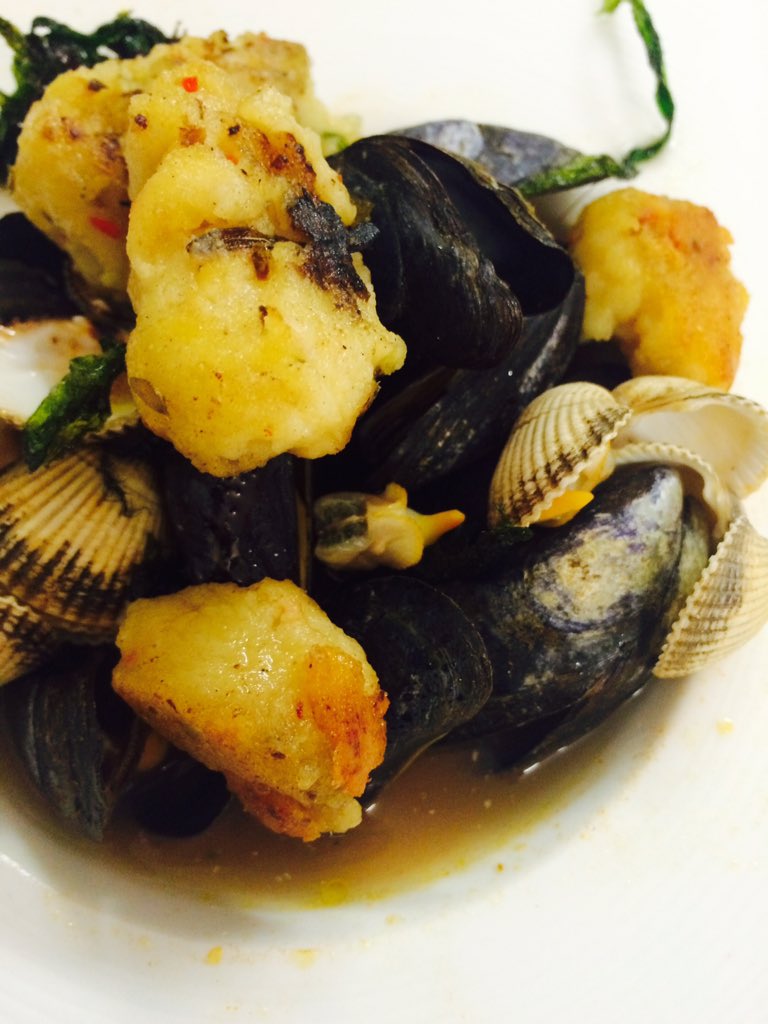 HolmHouseHotel's tweet photo. Grower seafood broth with sweet chilli dumplings #welshcockles #welshmussels #deliciousbroth https://t.co/d0pUwm50Ha