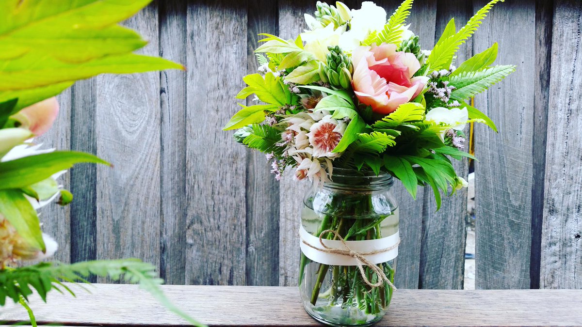 Florette_Melb's tweet photo. These beauties are on display at the cake bake and sweets show happening in #melbourne this weekend. #florist https://t.co/cGtcBQLvNA