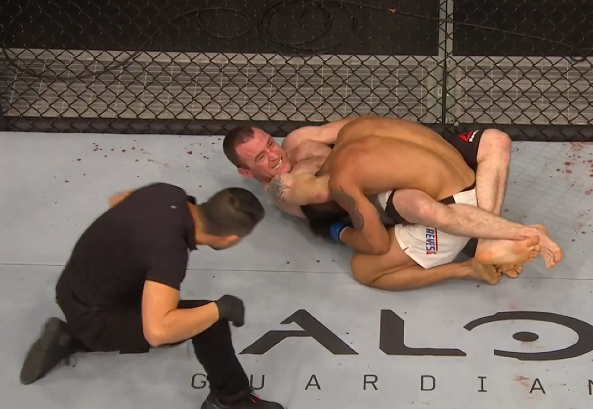 Athlete2point0's tweet photo. @NeilSeeryMMA Wins by guillotine #TeamIreland #MMA #UFCDublin https://t.co/zJin4sqLEr