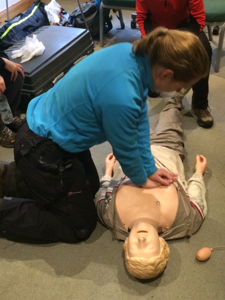 shavenraspberry's tweet photo. CPR traing on the #SMRconference cas care wshop@SaveALifeScot @TweedValleyMRT @mountrescueuk @ScottishMR @dlbywater https://t.co/EM0aC1I6iv