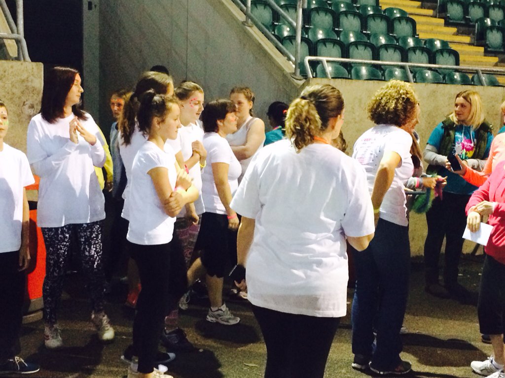 mariclarecj's tweet photo. Everyone is getting ready for the 1st ever @RNIBCymru #GlowNeon run in Wales https://t.co/QaB4ohh35P