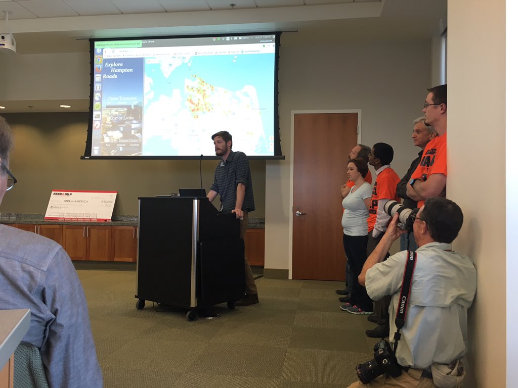 dlcwave03's tweet photo. Presentations! #Hack2HelpHR @DomEnterprises https://t.co/BCY1NUi4Jz