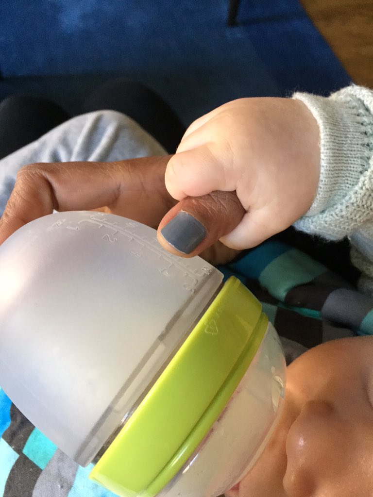 LatchmanReesha's tweet photo. I love the way he holds my fingers when he's drinking his bottle #nannylife #nycnanny #baby #feeding https://t.co/QzMN5SR99h