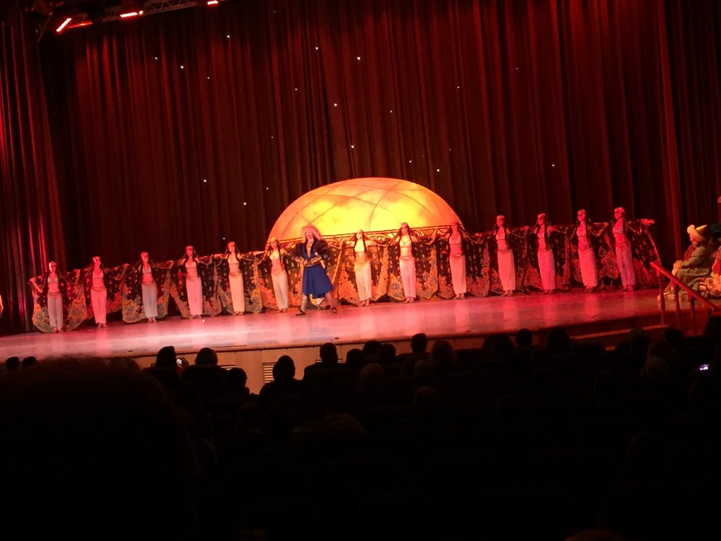 BettyKhoury's tweet photo. One of the most creative performances is now happening on the stage of #Amman the cultural center @ManaseerG https://t.co/9ObLrmrmRm