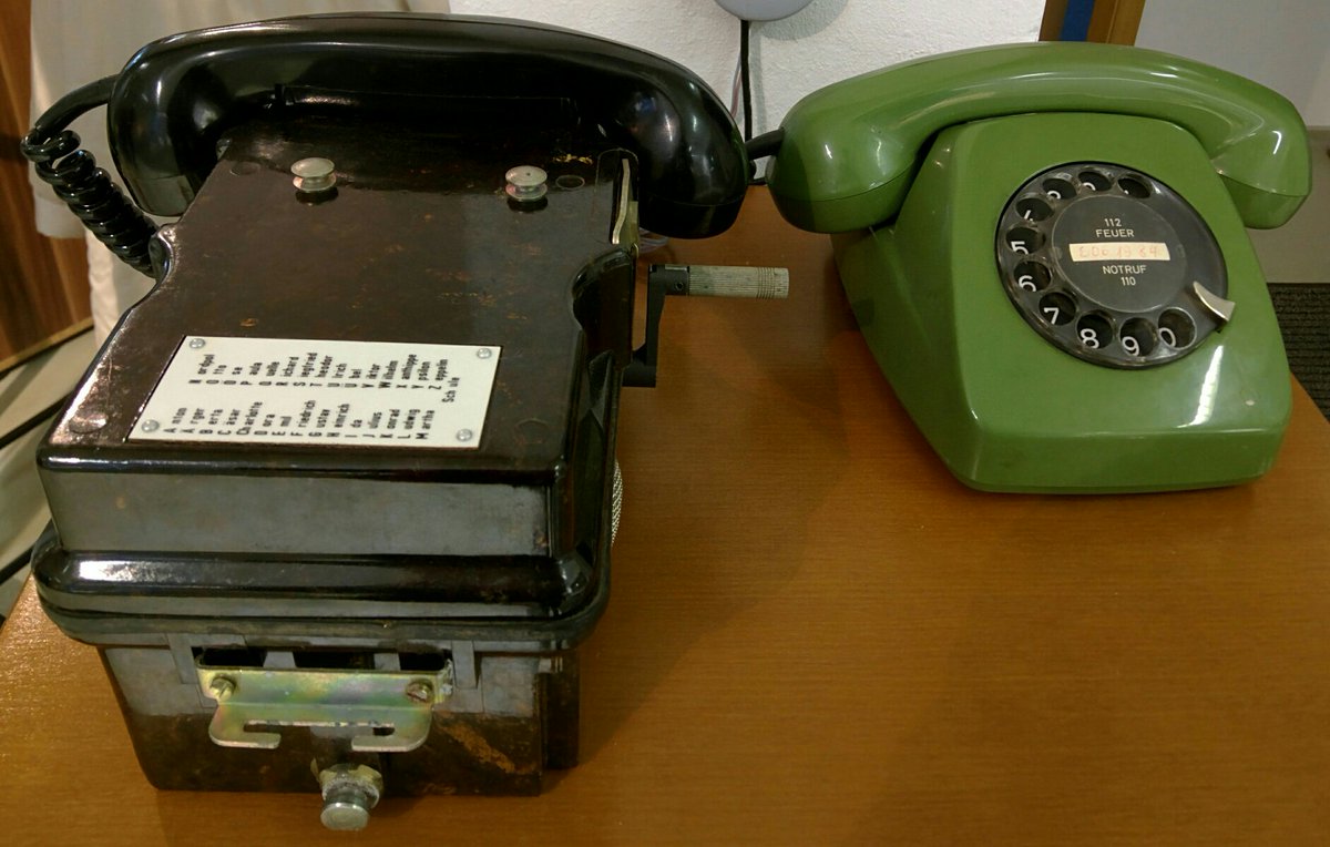 mirkosw's tweet photo. Ein #Ackersnacker fürs Feld und rechts daneben der Vorgänger vom iPhone https://t.co/VmAbuoU7n0