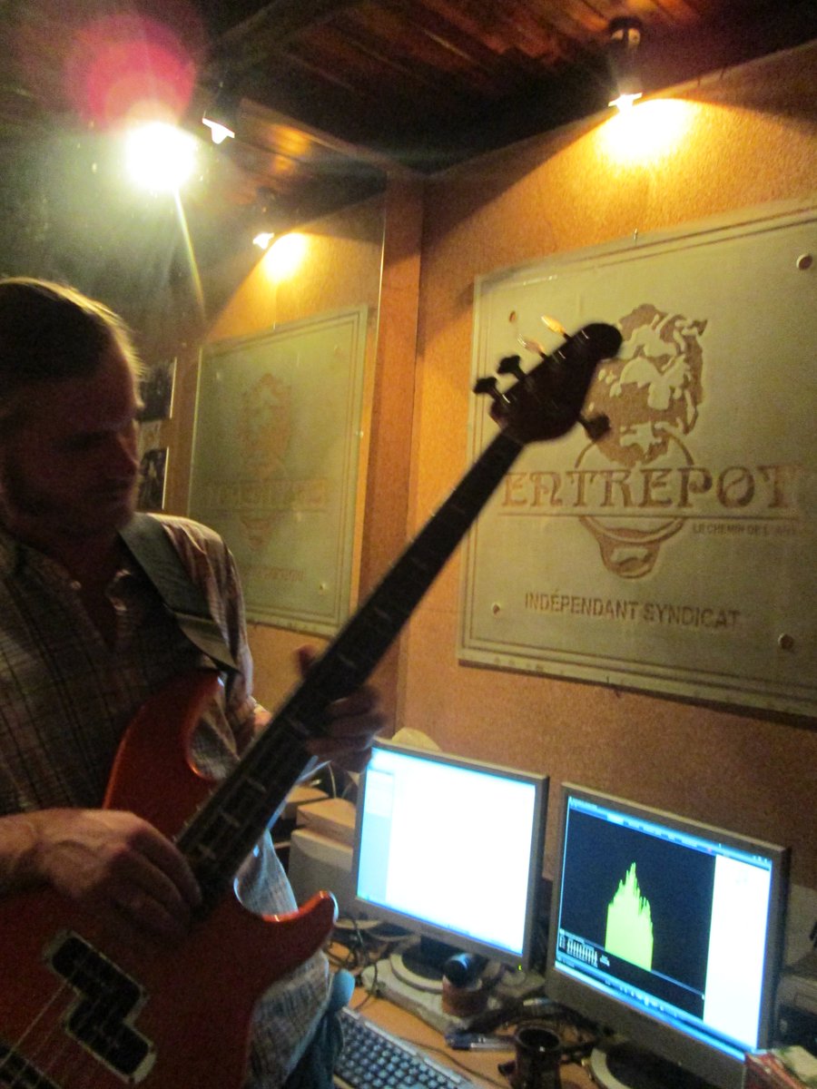 Entrepot_music's tweet photo. #Музыкальная #Студия ENTREPOT #Репетиции #Звукозапись м. Чкаловская Большая Разночинная д.24 тел. 8 953 377 52 30 https://t.co/he3Jbr3qJc