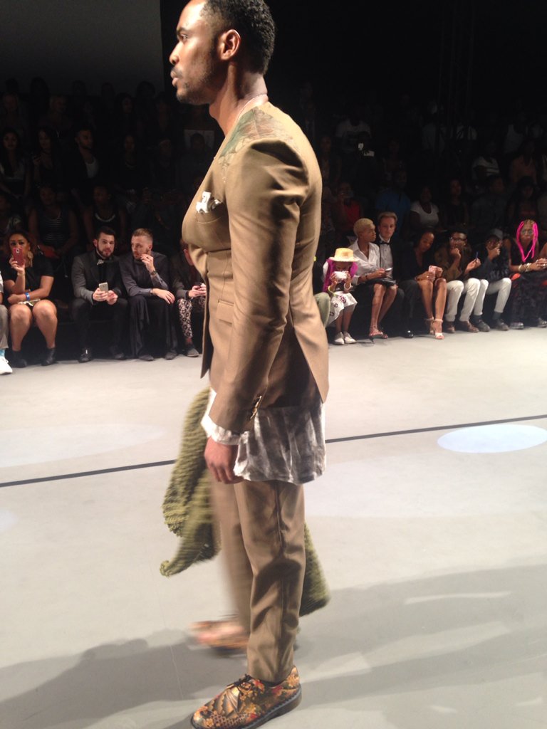 safashionweek's tweet photo. Retweeted Sunglass Hut SA (@SunglassHutSA):
#TouchOfBling @safashionweek -PM https://t.co/uDt62QpW45 https://t.co/Yjv2vLyWZG