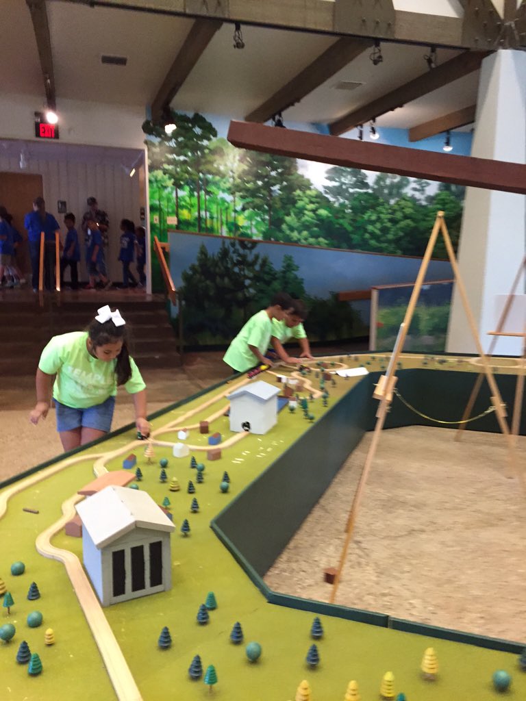 MichielleMorris's tweet photo. Field trip #eljacks @ElemJacks https://t.co/QeGGmEqcjM
