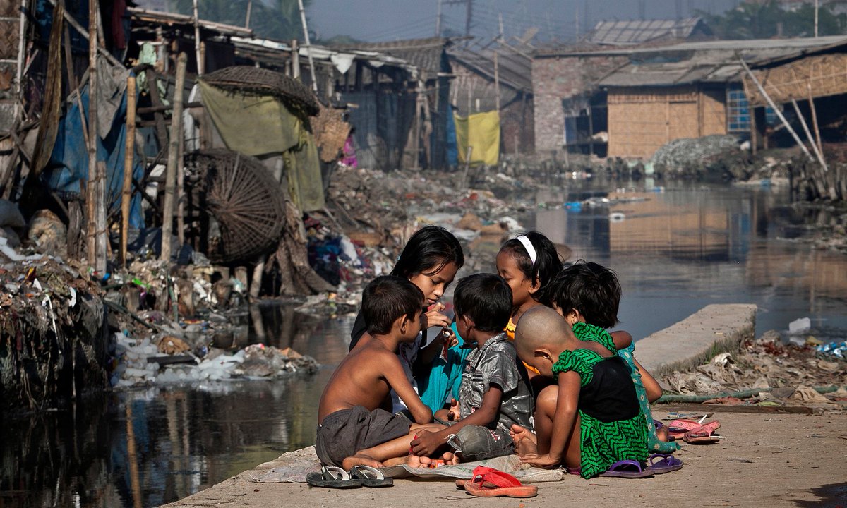 Люди живут все беднее. Дакка бангладештрущебы. Дакка трущобы. Дхарави Мумбаи.
