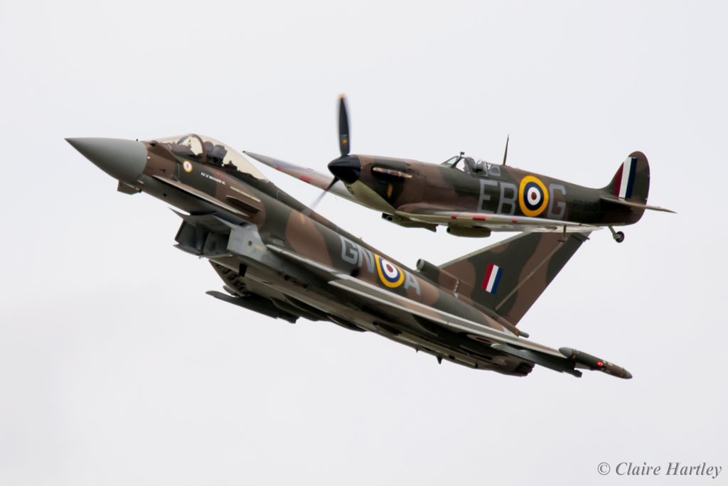CHartleyPhotos's tweet photo. Finally processing some airshow photos. @RAFSynchro75 @airtattoo in July https://t.co/9BOqw85CVX