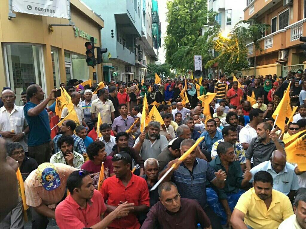 emerissarthas's tweet photo. mithibee rufiyaa ah vikigen thibey baeh noon, maadhan ves nikunnaane #TrueMDP https://t.co/1gcW9yMosu