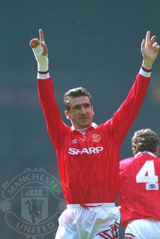 ManUtd_ID's tweet photo. #DidYouKnow Eric Cantona melakukan debutnya untuk #mufc saat Manchester derby di Old Trafford pada 6 December 1992. https://t.co/jE7nwGL73N