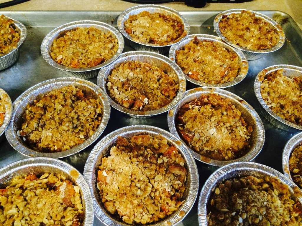 Sinfullysweet9's tweet photo. Mmmmm apple crisps still warm, come in and grab one. Here until 5. https://t.co/I3Z8XlnoJ5