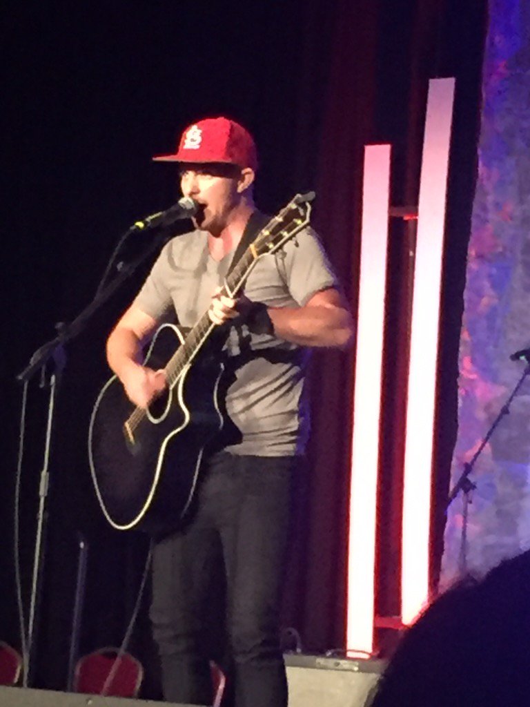 ErinW8819's tweet photo. Guess who's rocking #APCAMW15 ...the one and only @sportermusic ! https://t.co/P1KcyrBMqt