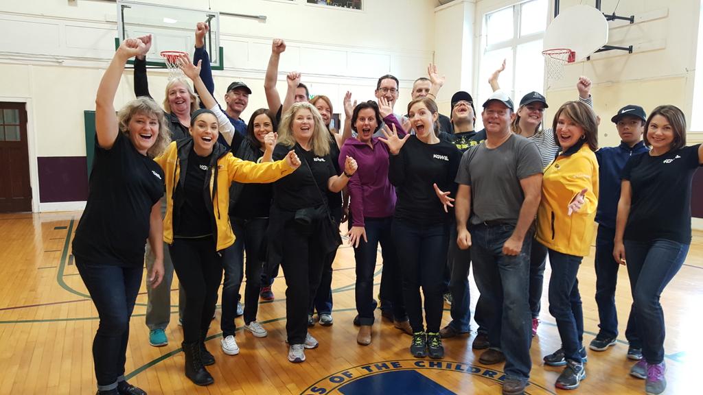 CassidyQuinn's tweet image. Yay! @KGWNews making a difference at @FriendsPDX! Fun way to start the weekend. #MDDay