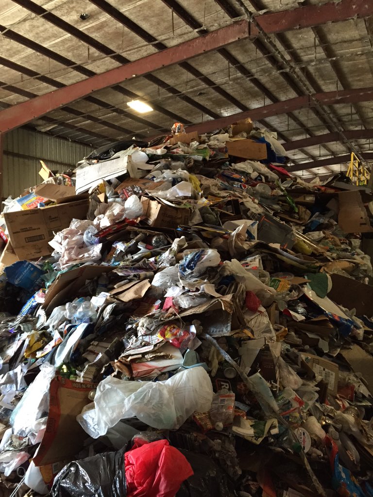 MichielleMorris's tweet photo. Learning about recycling! #eljacks @ElemJacks https://t.co/bw4s8AhZL6