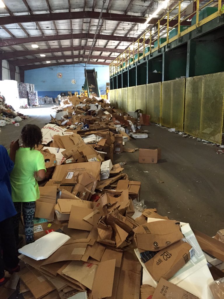 MichielleMorris's tweet photo. Learning about recycling! #eljacks @ElemJacks https://t.co/bw4s8AhZL6