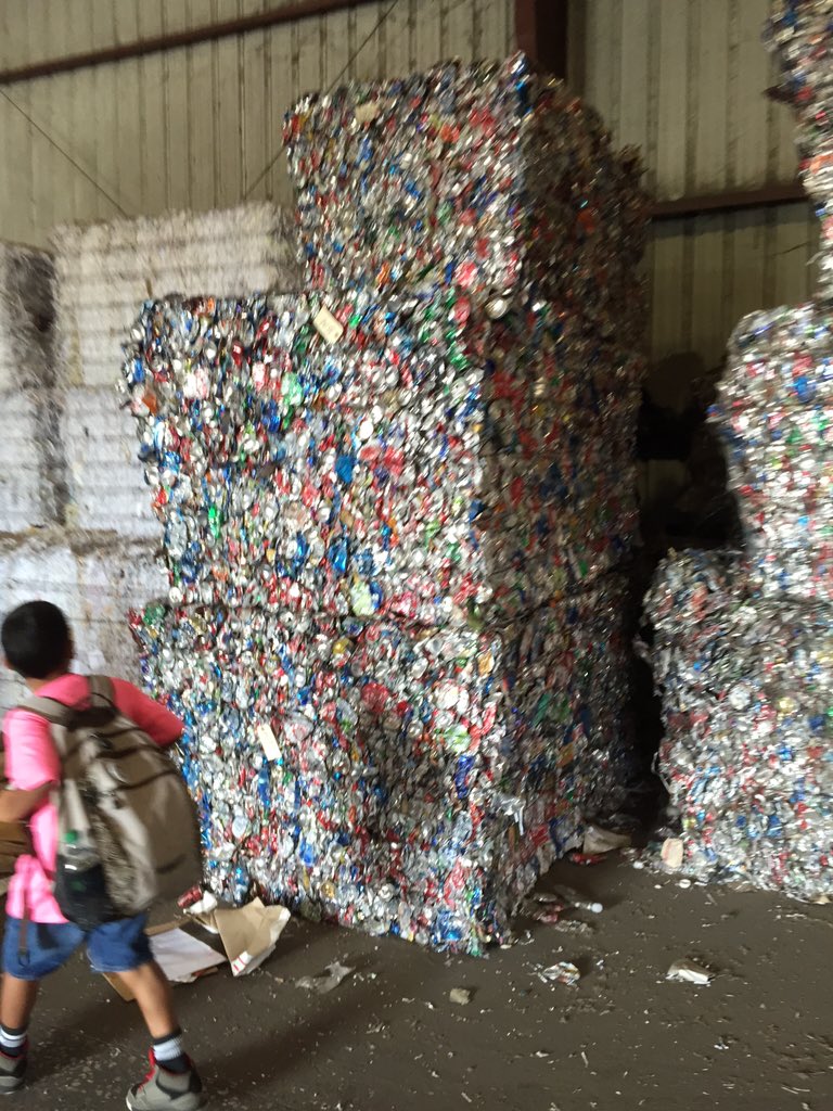 MichielleMorris's tweet photo. Learning about recycling! #eljacks @ElemJacks https://t.co/bw4s8AhZL6
