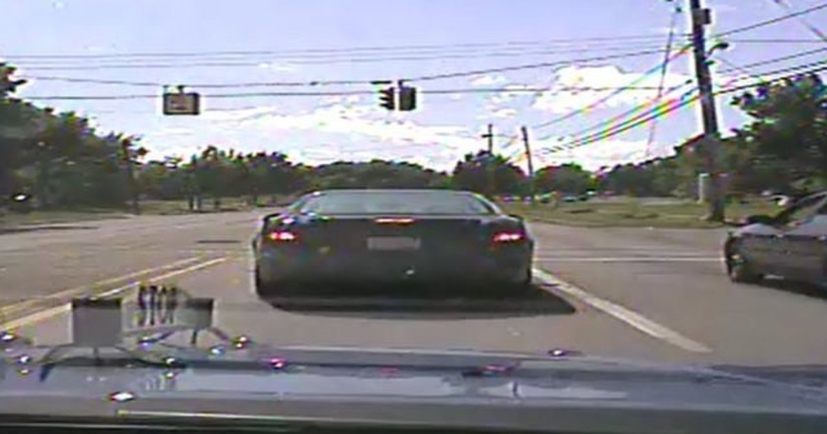 HuffPost's tweet photo. 72-hour suspension for trooper who ran red light, killing woman https://t.co/yHUBP9rzWo https://t.co/DA79p21RwL